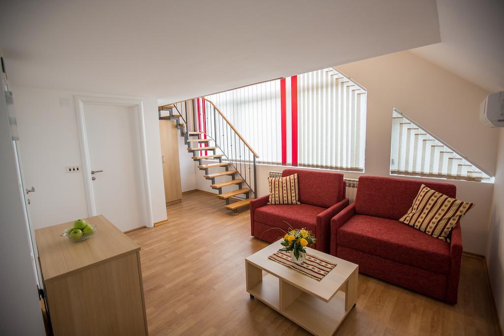 Apartments And Rooms Millennium Ogulin Szoba fotó