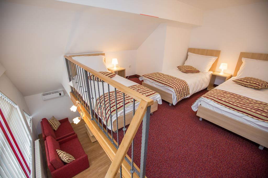 Apartments And Rooms Millennium Ogulin Szoba fotó