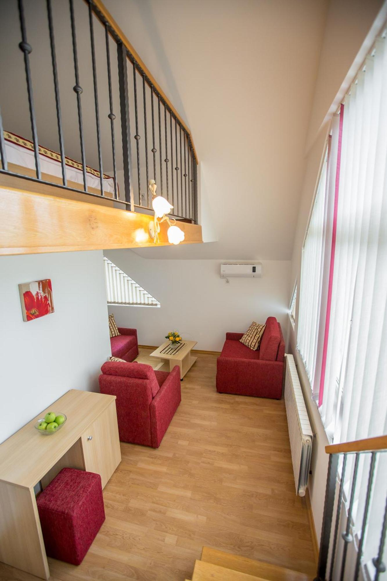 Apartments And Rooms Millennium Ogulin Kültér fotó
